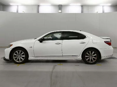 Lexus LS600h