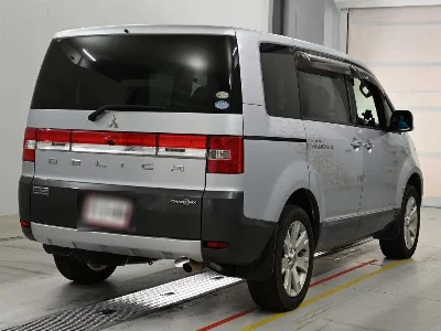 Mitsubishi DELICA D5
