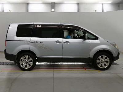 Mitsubishi DELICA D5