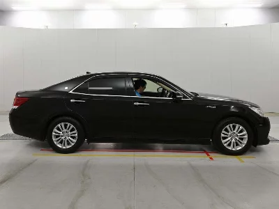 Toyota CROWN HYBRID