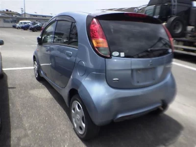 Mitsubishi i