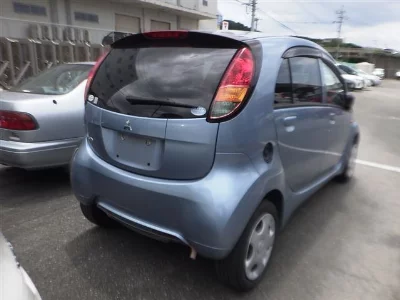 Mitsubishi i