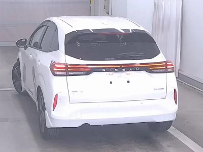 Nissan Aura