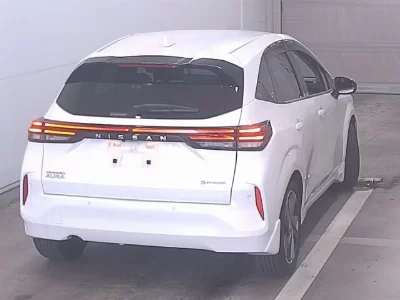 Nissan Aura