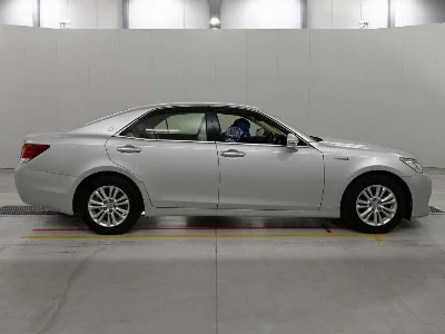 Toyota CROWN HYBRID