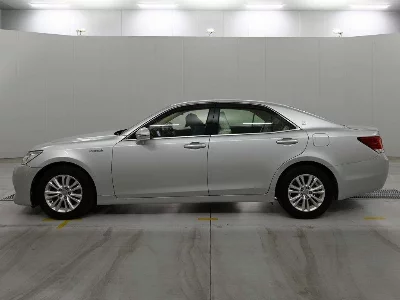 Toyota CROWN HYBRID
