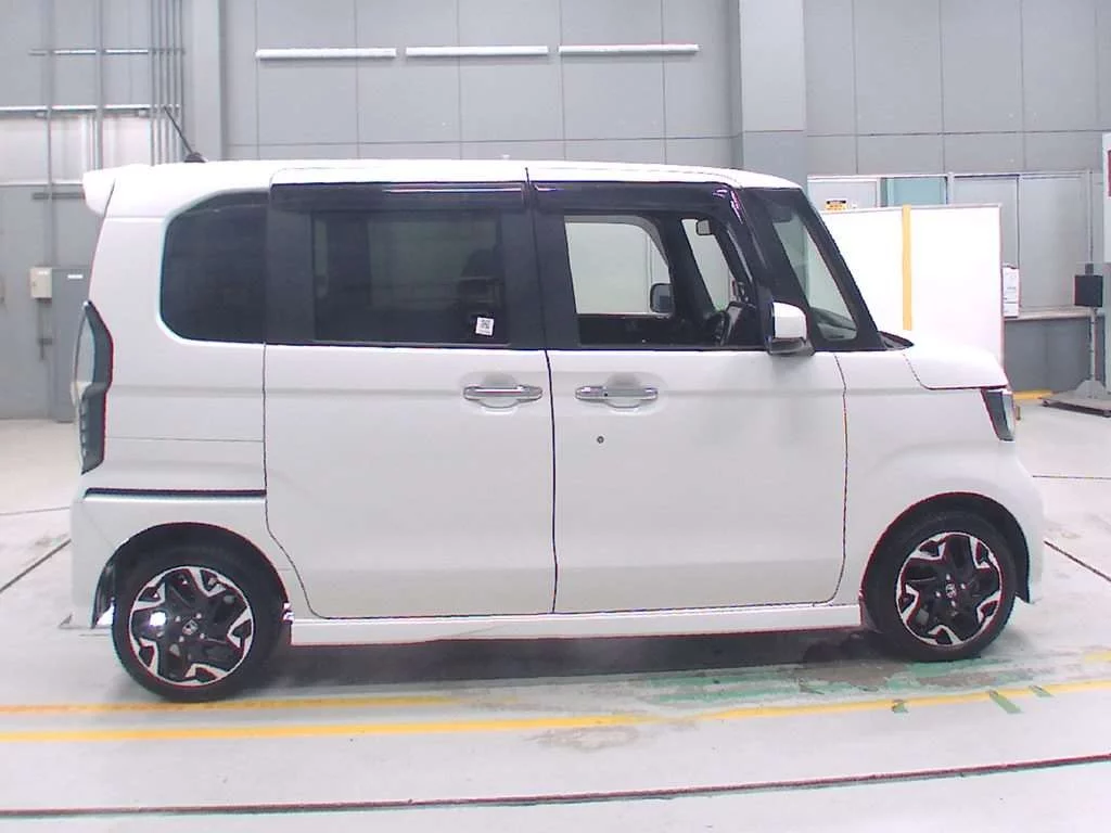 Honda N BOX CUSTOM  с аукциона в Японии