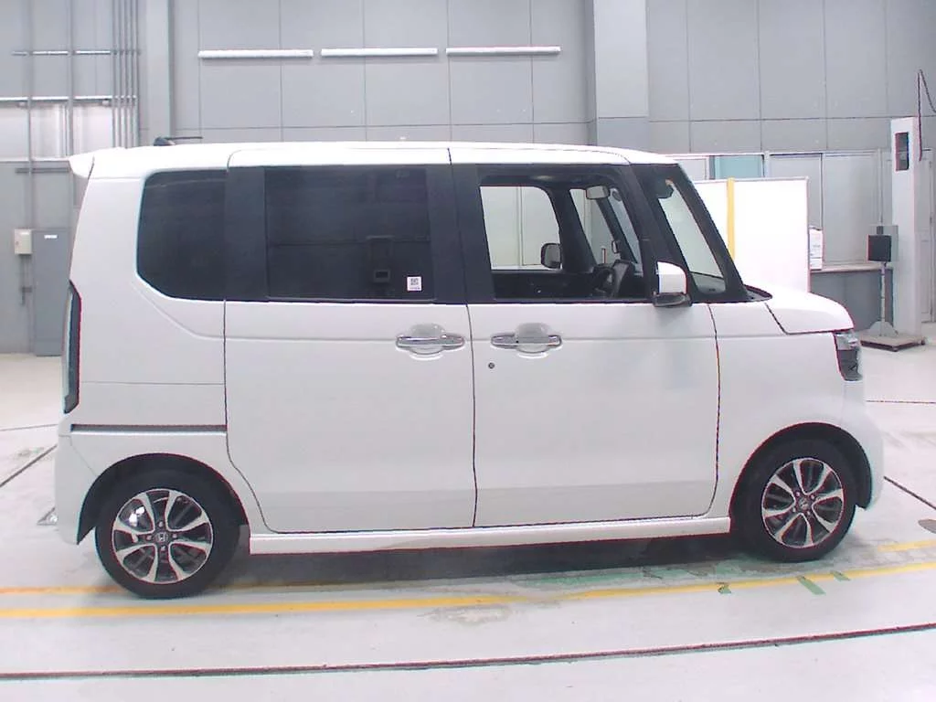 Honda N BOX CUSTOM  с аукциона в Японии