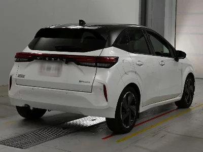 Nissan Aura
