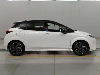 Nissan Aura