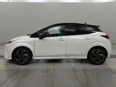 Nissan Aura