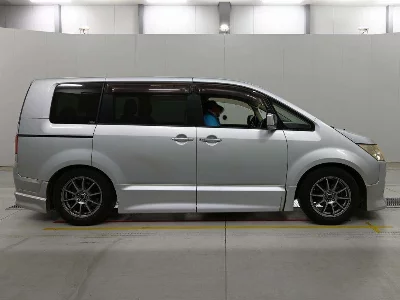 Mitsubishi DELICA D5