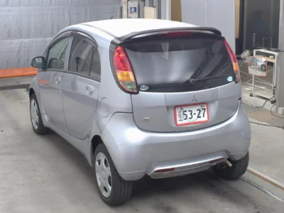 Mitsubishi i
