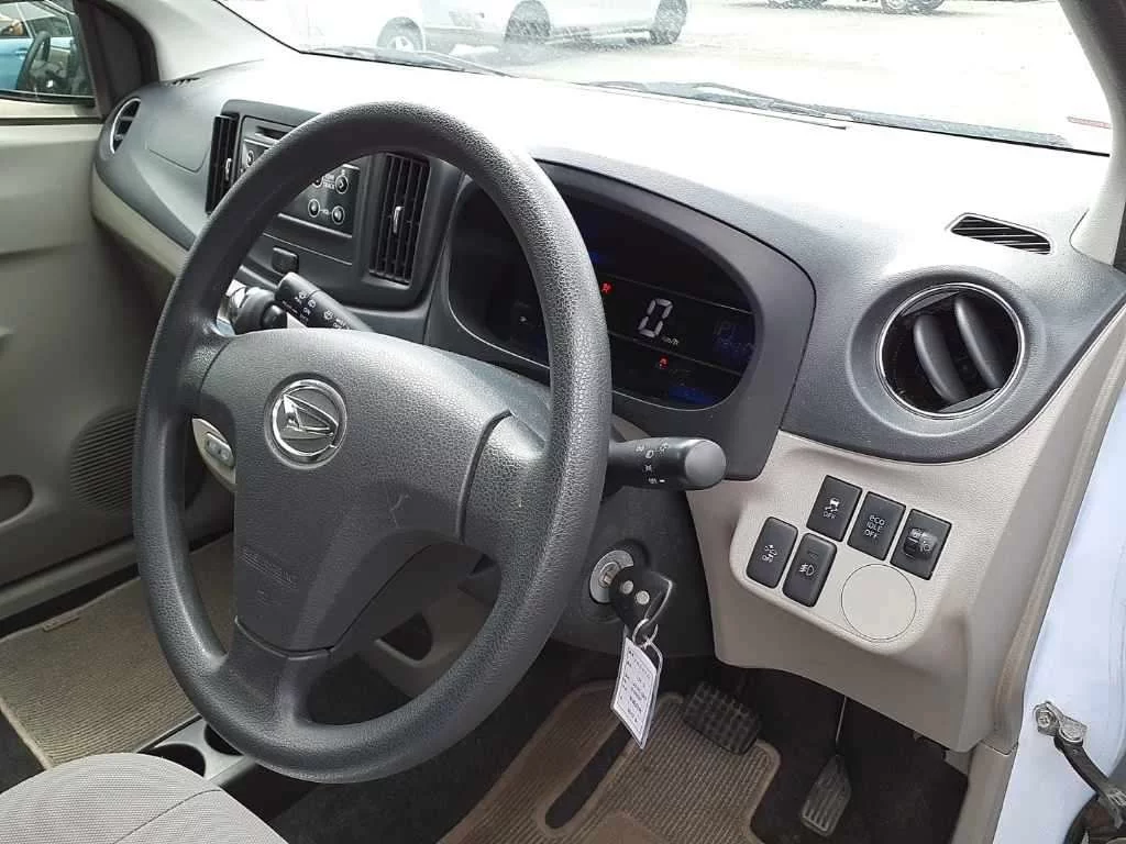 Daihatsu Mira e:S  с аукциона в Японии