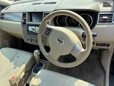 NISSAN TIIDA