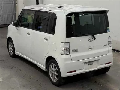 Toyota Pixis Space