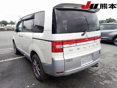 Mitsubishi DELICA D5