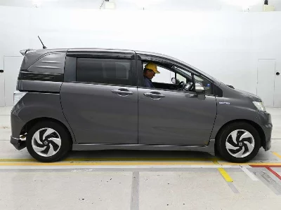 Honda FREED SPIKE HYBRID