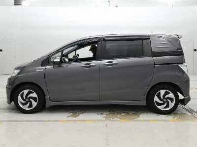 Honda FREED SPIKE HYBRID