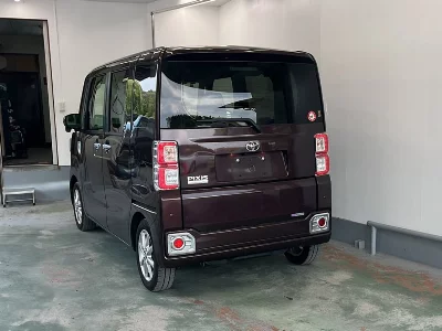Toyota Pixis Mega