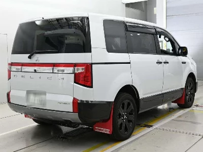 Mitsubishi DELICA D5