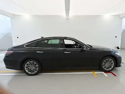Toyota CROWN HYBRID