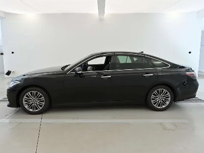 Toyota CROWN HYBRID