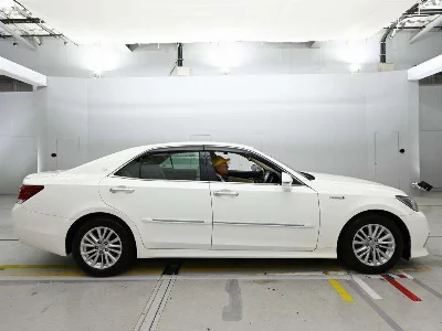Toyota CROWN HYBRID