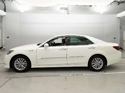 Toyota CROWN HYBRID
