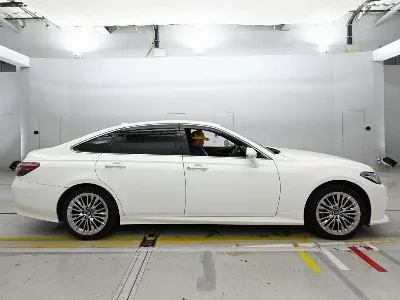 Toyota CROWN HYBRID