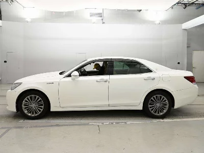 Toyota CROWN HYBRID