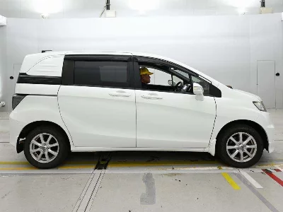Honda FREED SPIKE