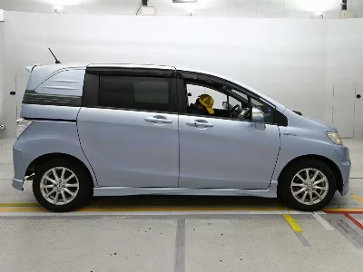 Honda FREED SPIKE HYBRID