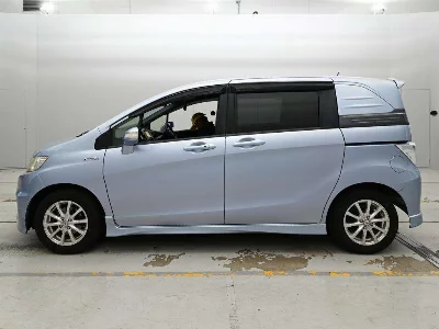 Honda FREED SPIKE HYBRID