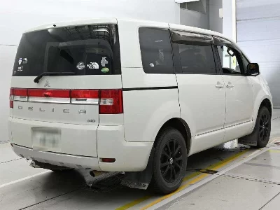 Mitsubishi DELICA D5