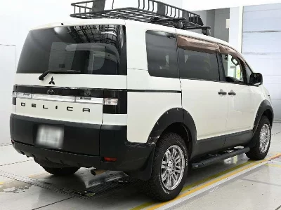 Mitsubishi Delica D:5