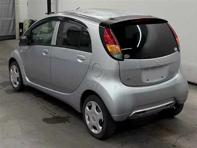 Mitsubishi i