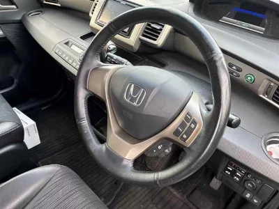 Honda FREED SPIKE HYBRID