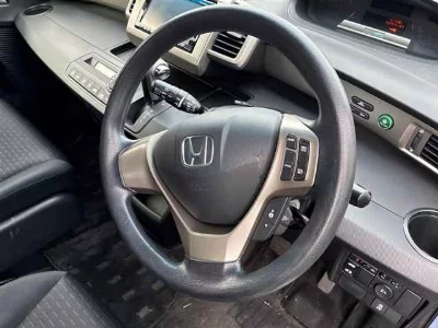 Honda FREED SPIKE HYBRID