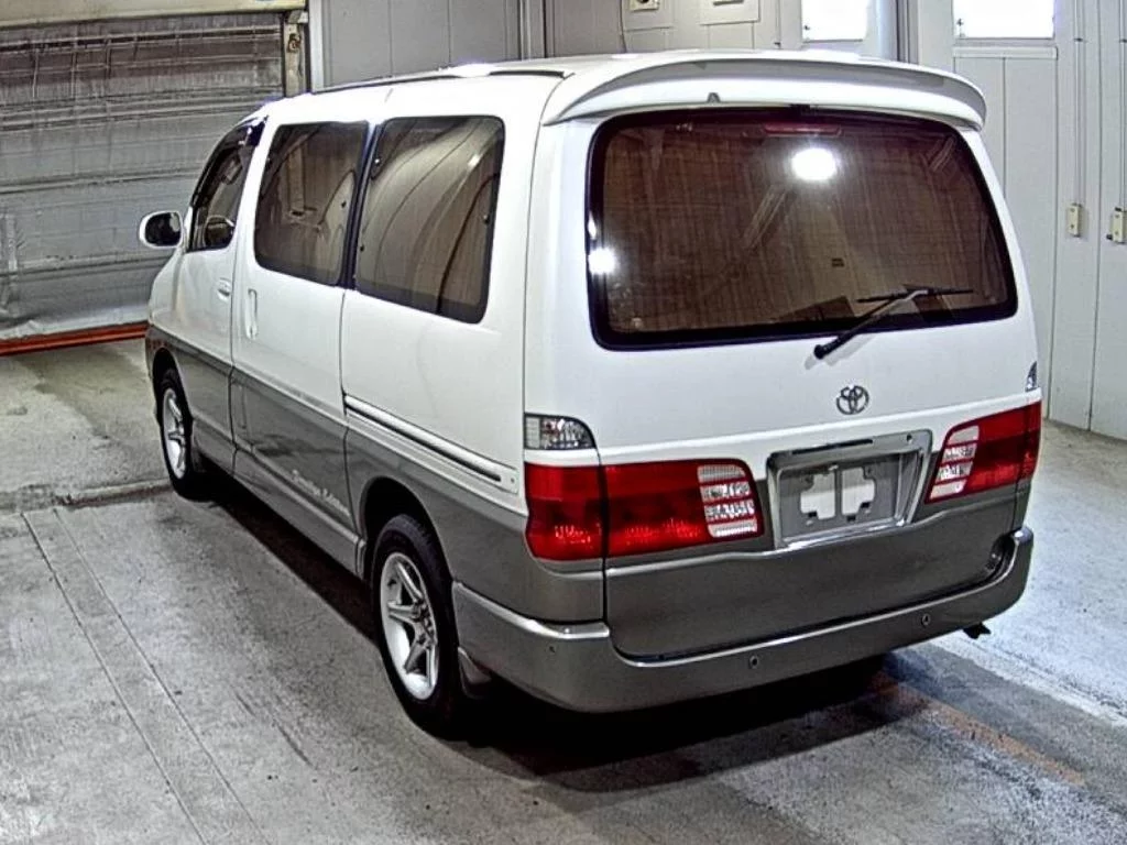 Toyota Granvia  с аукциона в Японии