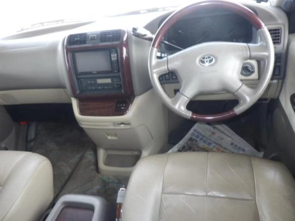 Toyota Granvia  с аукциона в Японии