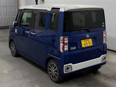 Toyota Pixis Mega