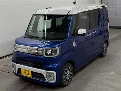 Toyota Pixis Mega