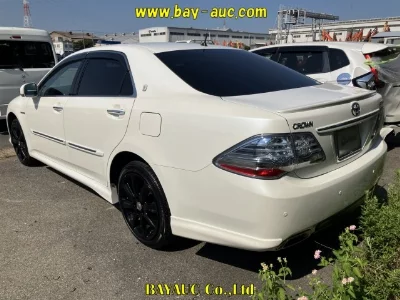 Toyota CROWN HYBRID