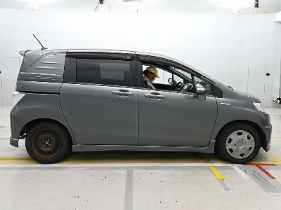 Honda FREED SPIKE HYBRID