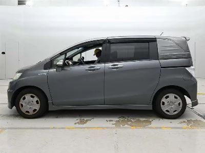 Honda FREED SPIKE HYBRID