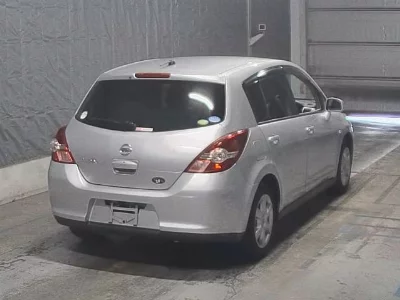 NISSAN TIIDA