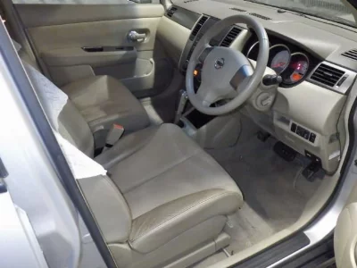 NISSAN TIIDA