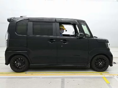 HONDA N BOX CUSTOM