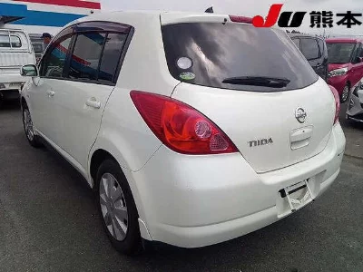 NISSAN TIIDA